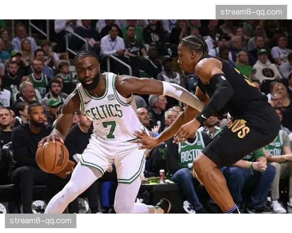 骑士内线双塔构筑防守根基 米切尔缺阵迫使球队更依赖护框