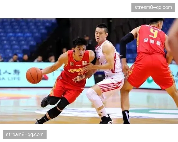 深圳八连胜期间团队配合流畅，半场轰75分展现代谢战掌控力